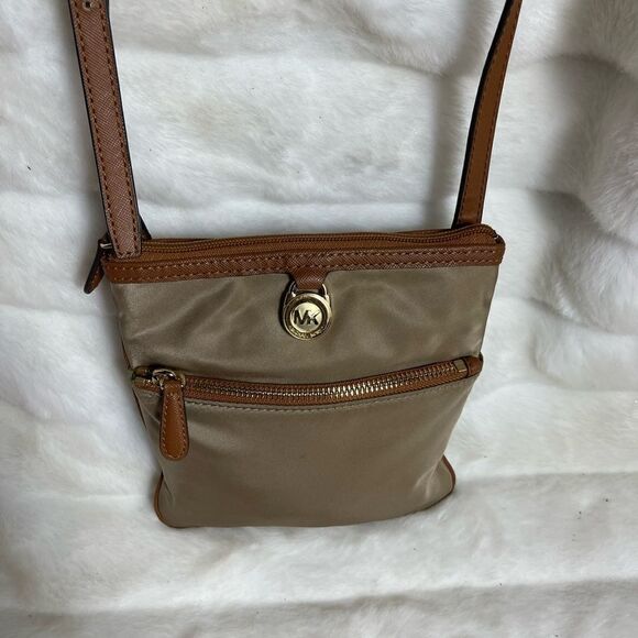 Michael Kors khaki Nylon crossbody bag with brown leather trim &adjustable strap - Picture 1 of 10